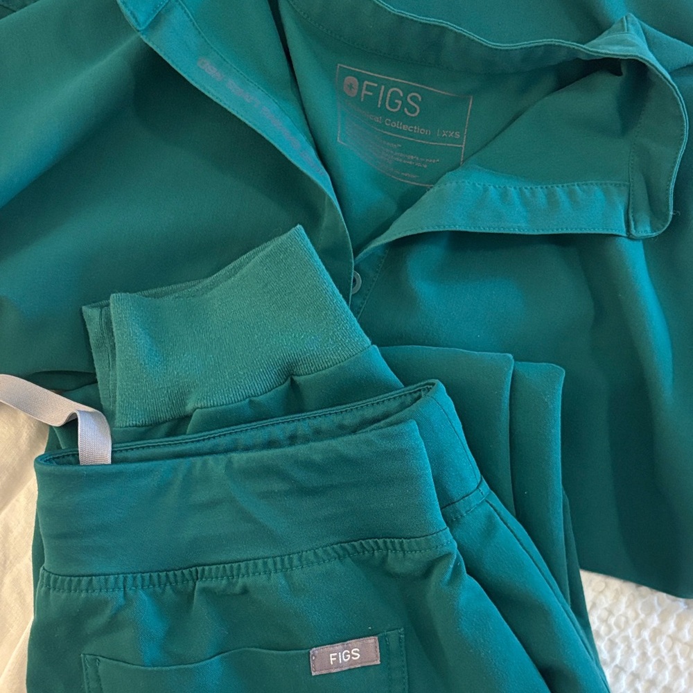 Figs Emerald Green Scrub Ensemble